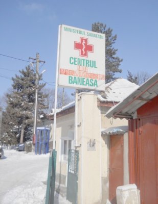 Asaltat de pacienţi, Centrul de Permanenţă Băneasa se încălzeşte cu lemne